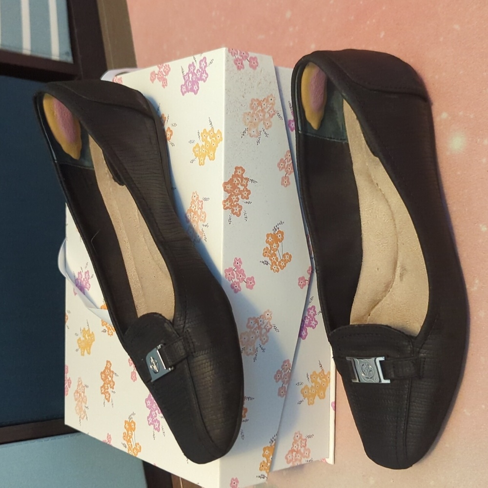 Giani Bernini women's flats, size 8, black